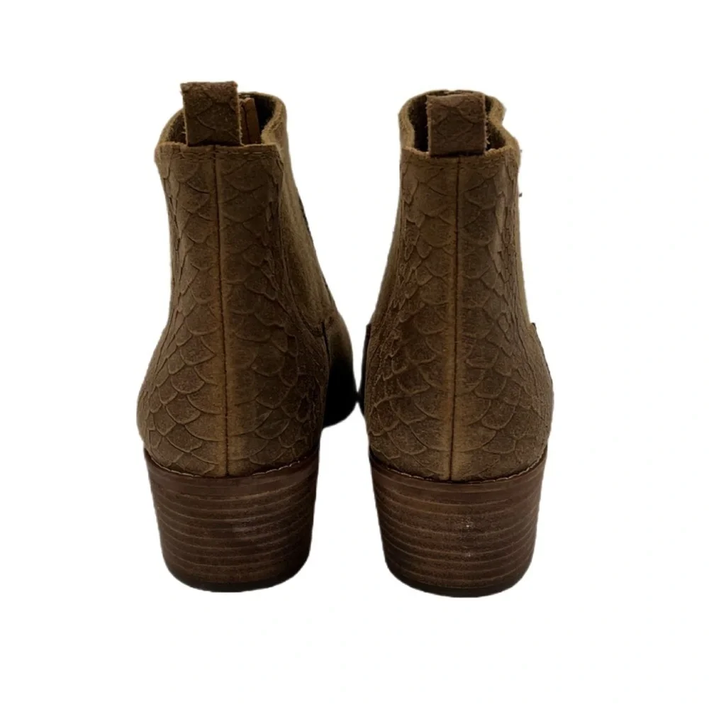 Crown Vintage Women Giancita Chelsea Bootie, Snake Print, Size 7.5, Camel